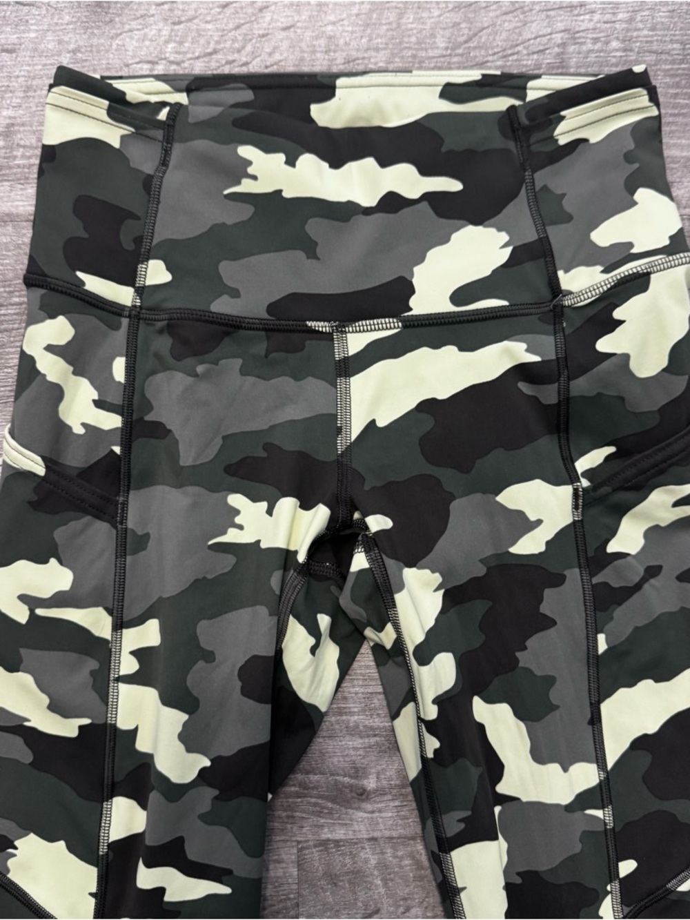 Lululemon Fast & Free Tight Heritage 365 Camo Crispin Green Nulux Ankle Sz. 4 - Picture 3 of 9